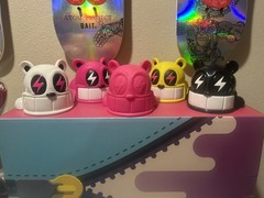 Full Set of Kidrobot Reach Bears Vinyl Figures 6″ Designer Urban Art 2008