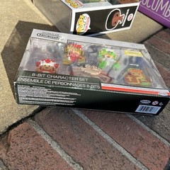 WORLD OF NINTENDO 8-BIT CHARACTER SET MARIO LUIGI LINK DONKEY KONG TOAD. JAKKS