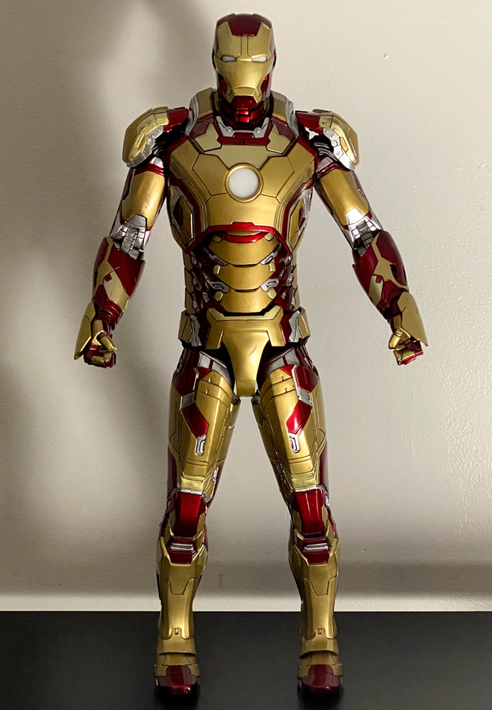 Iron Man 3 NECA 18″ Iron Man Mark XLII (42) Figure (Used with original box)