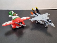 Disney Pixar Planes Pull & Fly Buddies – El Chupacabra & Bravo