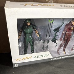 THE FLASH & ARROW ACTION FIGURE 2 PACK NEW DC COLLECTIBLES TV SHOW GREEN