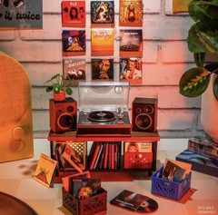 MGA’s Miniverse Real Vinyl Playable Music Record Player Mini Beethoven PRESALE