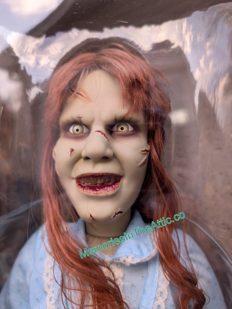 Mezco Toyz The Exorcist Horror Movie Regan MacNeil Serie 18″ Roto Plush Doll NEW