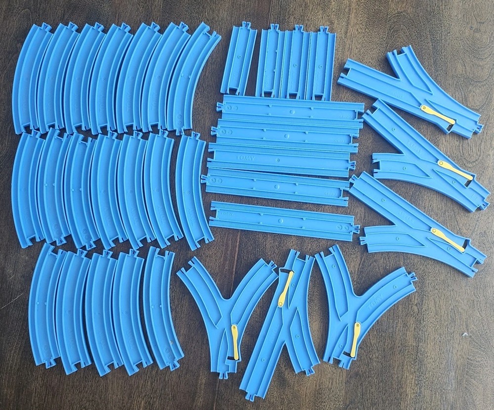 TOMY Thomas & Friends Trackmaster Blue Train Track Lot Tracks 34 PC 1992, 2003