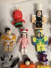 ROBLOX Toys Action Series Lot Of 20 Figures W/ Accessories & Virtual Item Tokens