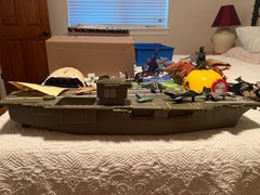 1998 REDBOX 65 AIRCRAFT CARRIER 31″ LONG WITH 6 planes