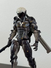 KAIYODO Revoltech Yamaguchi METAL GEAR RISING REVENGEANCE RAIDEN No.140 Figure
