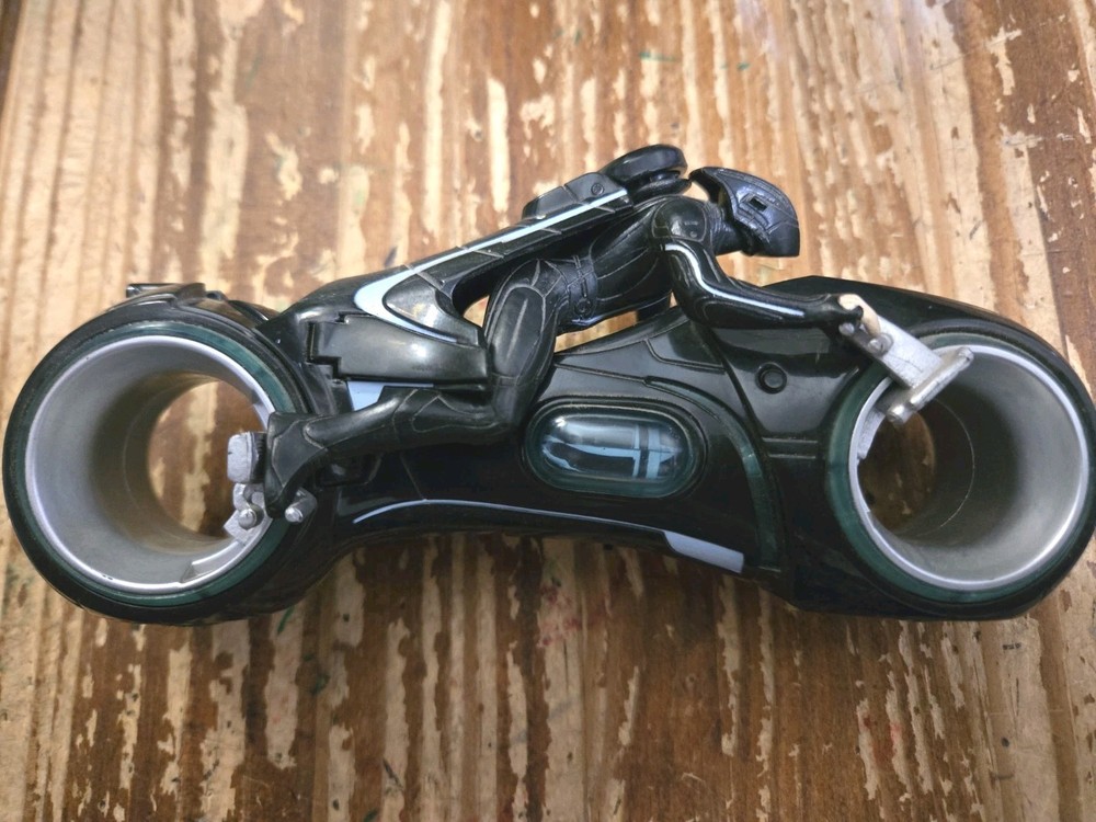 Disney Tron Legacy Sam Flynn Light Cycle 2010 Spin Master 7″ cycle + 4″ figure!