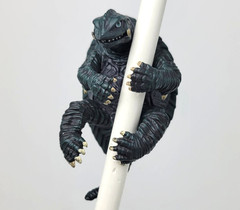 Hugging Gamera 1996 Green Version – 2″ Mini Gashapon Figure Gacha Genco