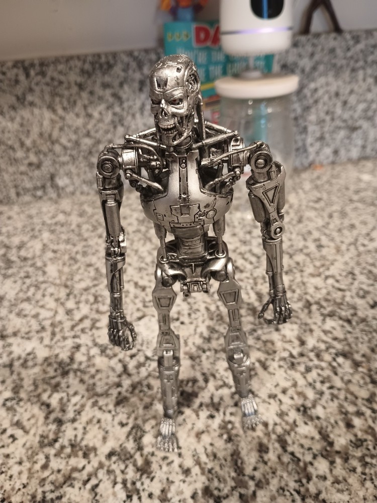NECA – The Terminator 7″ Inch In Action Figure T-800 Endoskeleton 2015