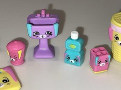 LOT/10 Shopkins Petkins Happy Places Bathing Bunny Decorator’s Pack (incomplete)