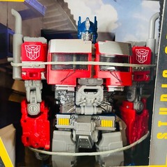 Hasbro Transformers Buzzworthy Bumblebee Studio Series Optimus Prime #102 Figure