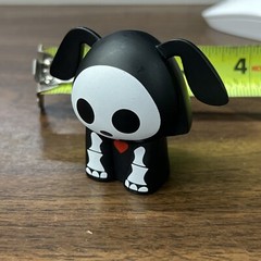 Skelanimals Dax Dog Collectible Vinyl Figure 2006 Toynami – Glow in the Dark