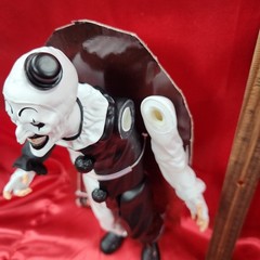 Terrifier Art the Clown Giant 12″ Figure – Trick or Treat Studios- Broken Arm