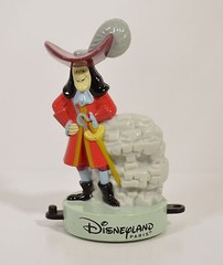 RARE 1999 Disney Captain Hook 4″ McDonald’s EUROPE Figure Disneyland Paris Train