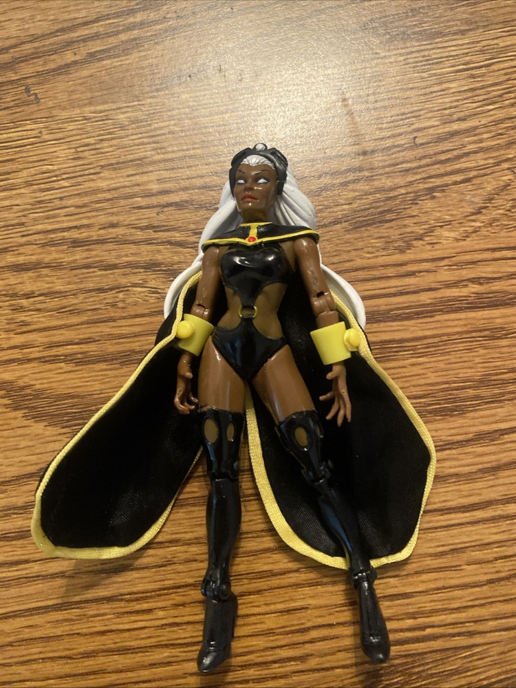 X-MEN toybiz 1998 STORM 1st appearance giant size x-men marvel universe Nice