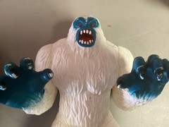 2015 Toys R Us 16 Inch Vinyl Rubber Yeti And Bigfoot Figures LOT Maidenhead