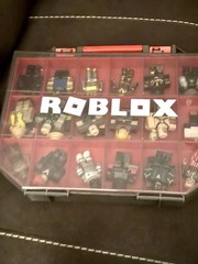 Robolox Action Toy 20+ Varied Figures, + Accessories & Carrying Case. One CODE