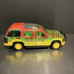 Mattel 2020 Jurassic Park 1993 Ford Explorer Model Car 04 Green Yellow Red