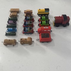 Misc Mixed Lot 19 Wooden/Die Cast/Plastic Train Cars. Thomas The Train/Unknown