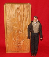 Vincent Price 12″ Figure Executive Replicas Wood Box LE 100
