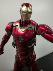 Hot Toys MMS300D11 Avengers Age of Ultron Iron Man Mark XLV 1/6th Scale USA
