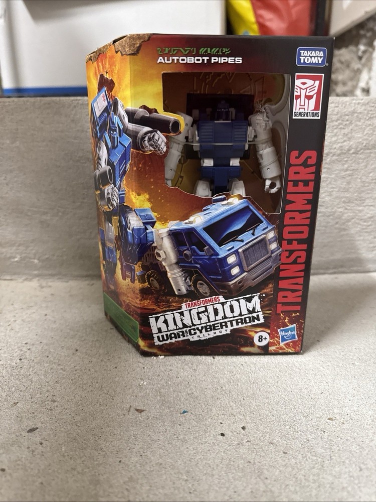 Takara Tomy Transformers Kingdom War for Cybertron Autobot Pipes