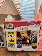 MGA Miniverse Real Music Record Shop With Exclusive Fender Guitar NEW