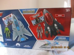 TOP GUN, FULL THROTTLE, DUAL JET FIGHTER, WITH BOGEY AND MAVERICK FIGURES
