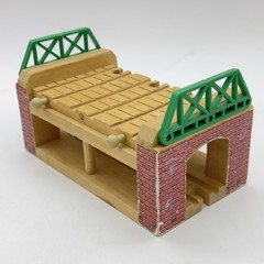 HENRY’S TUNNEL Thomas & Friends Clickety-Clack Wooden Railway 1997 Vintage READ!