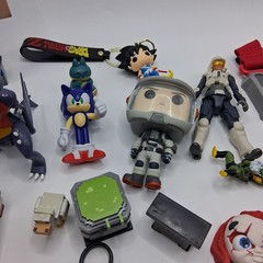 Mixed Video Game & Collectible Figure Lot – Minecraft, Pokémon, Sonic, Halo,…
