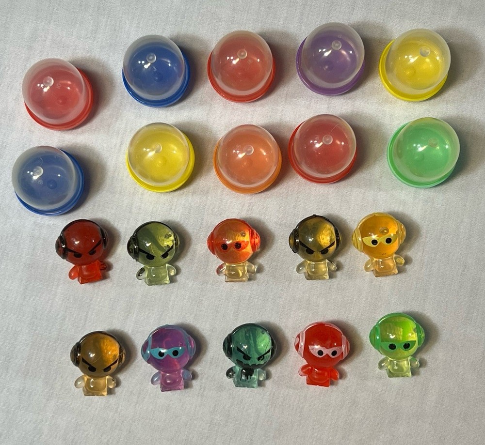 Vintage KARMA KIDZ 1” Mini Figures Vending Machine Toy & Bubble Container X 11