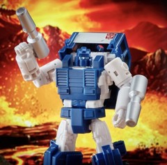 2021 Hasbro Transformers Kingdom War for Cybertron Trilogy Figure: AUTOBOT PIPES