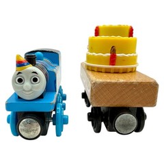 Thomas & Friends Wooden Railway Birthday Thomas with Musical Cake Cargo Y4501