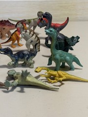 Jurassic Park Lost World Mini Hatchling Lot Of 20 T-rex Carnotaurus Collection