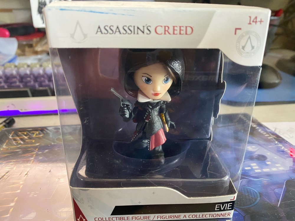 New: 2019 Assassin’s Creed EVIE Figure Stylized Collectible 3″