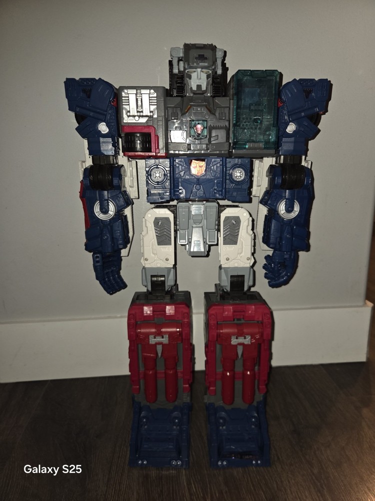 Transformers Titan Returns Fortress Maximus Action Figure