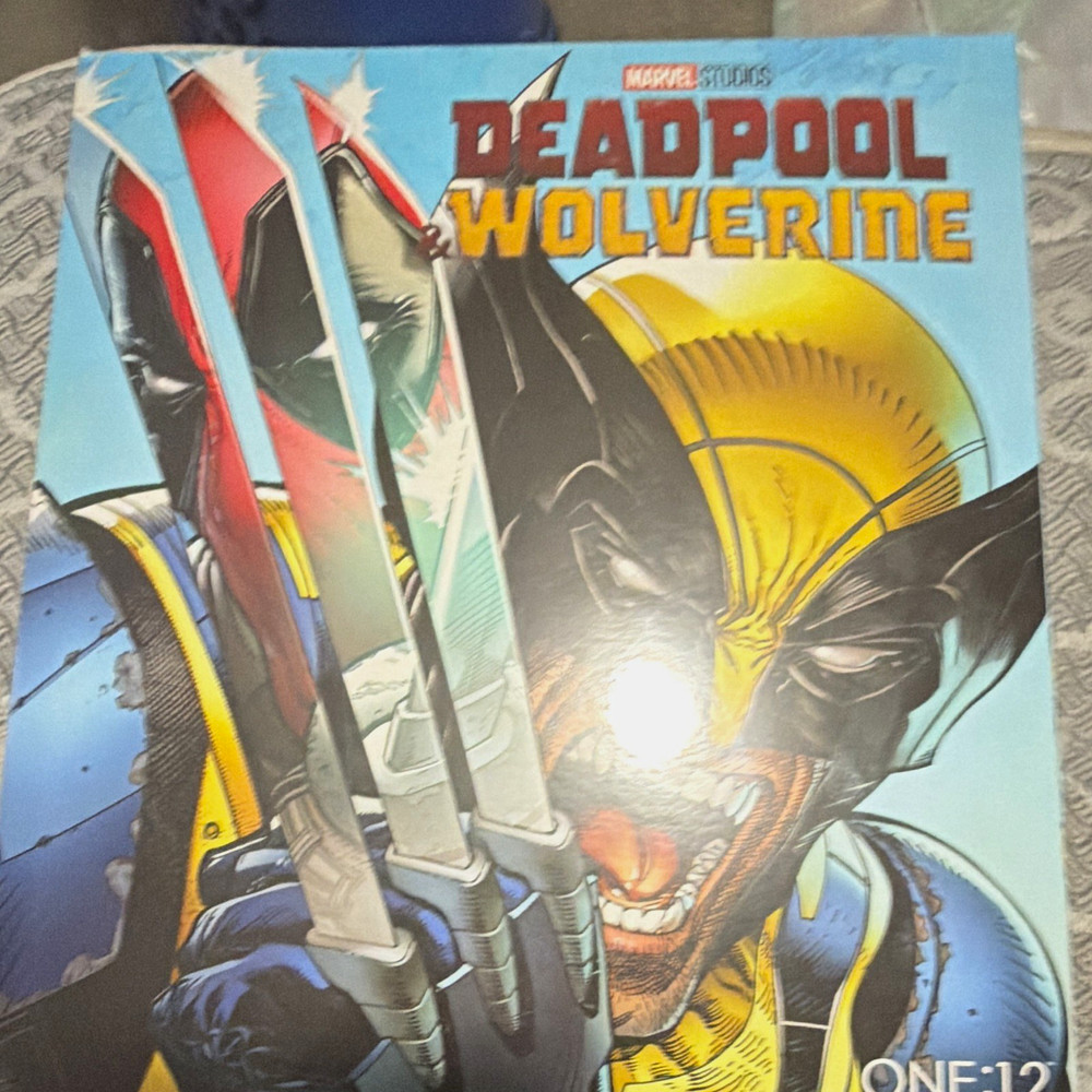 Mezco Toyz One:12 Collective Marvel Deadpool & Wolverine Wolverine Deluxe 2024