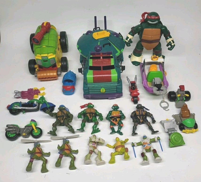 TMNT LARGE LOT OF FIGURES And VEHICLES Teenage Mutant Ninja Turtles