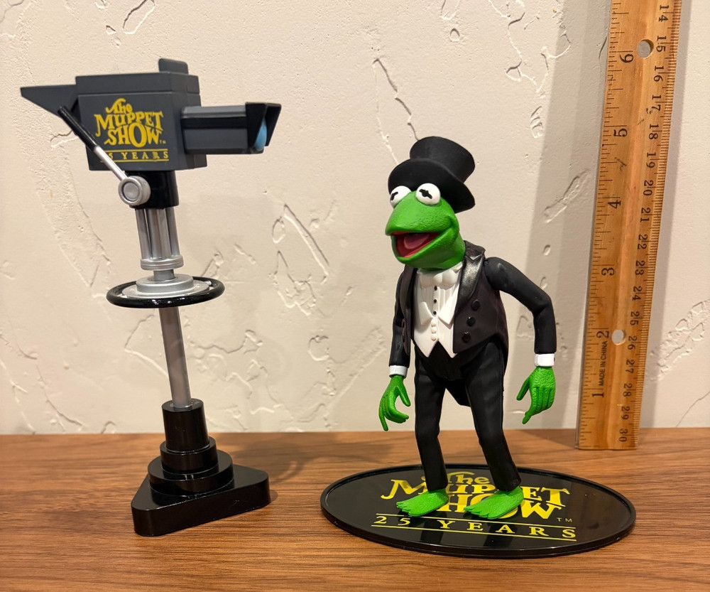Kermit The Muppet Show 25 Years Figure 2002 Palisades +Movie Camera Top Hat Base