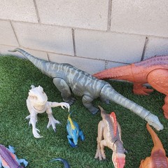 Jurassic World /Park Lot of 15 Dinosaurs, Carnotaurus Mamenchisaurus Apatosaurus