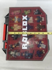 Roblox & Minecraft Mixed Lot of 20 Figures in Carrying Case – No Codes