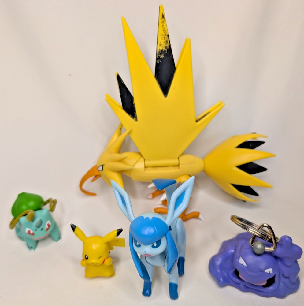 Pokemon ZAPDOS Glaceon Bulbsaur 2″ Figures Jazwares Select Series 2 Loose VG+