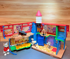 Tom & Jerry Tricky Trap House Vintage VERY RARE Toy Playset Playhouse