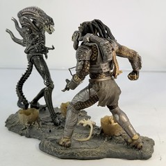 McFarlane Toys 2002 Movie Maniacs Alien vs. Predator Deluxe Set Action Figures