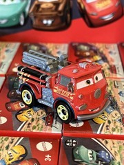 LOT 36 PIXAR RED FIRE TRUCK CARS MINI RACERS #01 SERIES 1 CASE RACE & RESCUE