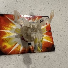 Bakugan Ultra Neo Dragonoid 580G White Pearl Pyrus Bakufrost Battle Brawlers