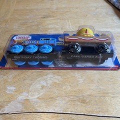 Thomas Wooden Train by Fisher Price Birthday Thomas & Cake Cargo Car Y4501