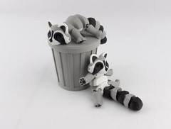 Colorful Articulated Racoon Desk Buddy – 3D Printed Fidget Toy for Stress Relief