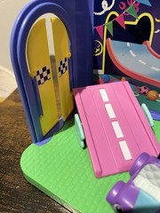 GABBY’S DOLLHOUSE CARLITA PURR-IFIC PLAY ROOM WITH CAR RAMP Accessories